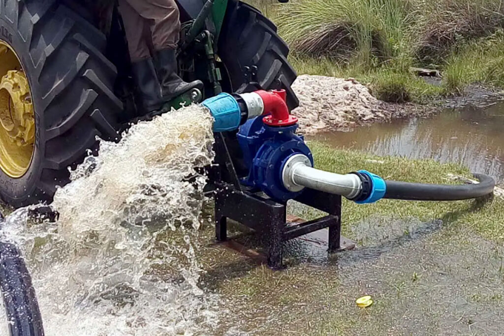  تصویر از یک مزرعه با سیستم آبیاری